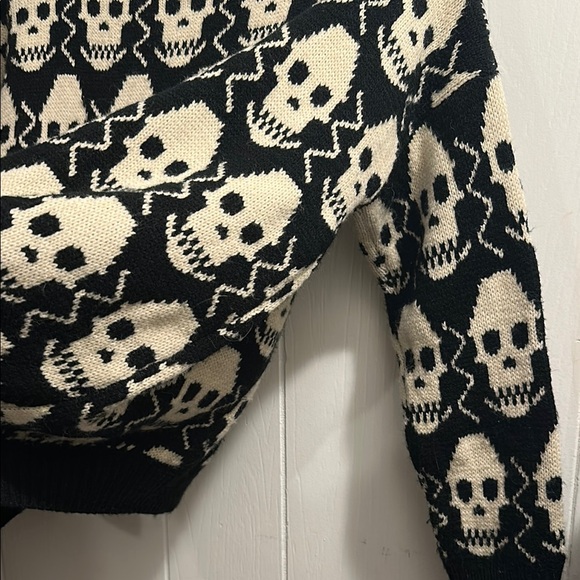 Black and Cream Skull Sweater - Picture 7 of 8